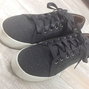 Grey wool textured platform sneaker shoe